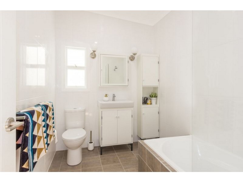 10 Sabrina Avenue, Bateau Bay NSW 2261