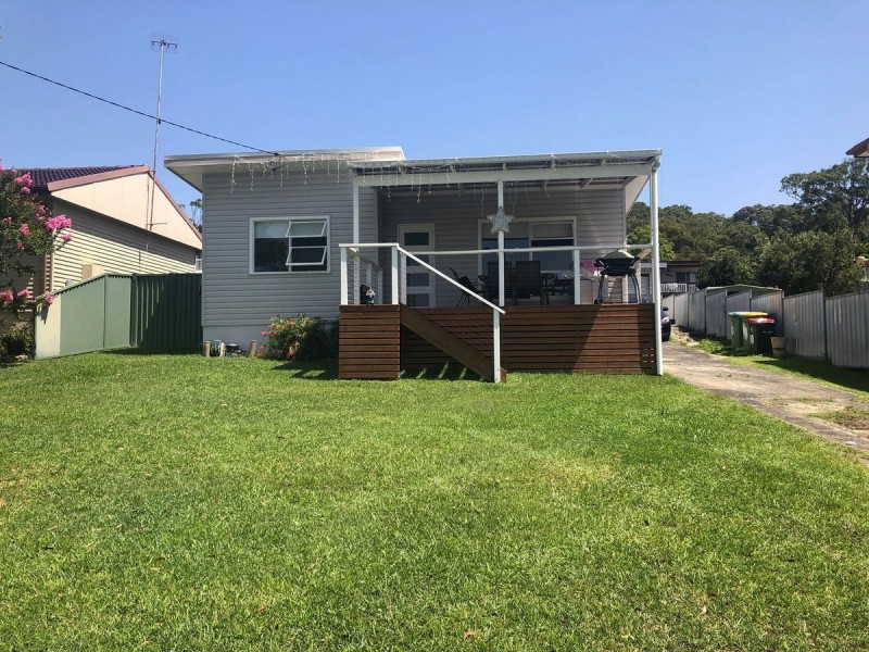 10 Sabrina Avenue, Bateau Bay NSW 2261