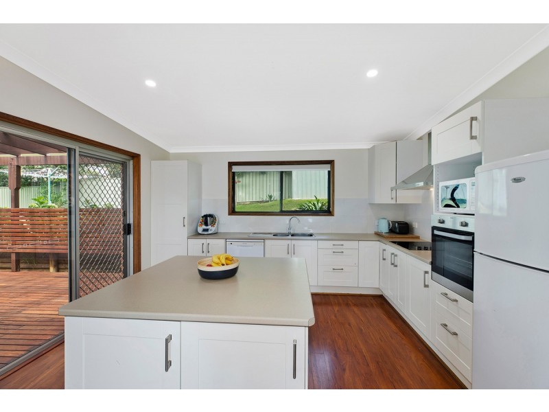 73 Premier Way, Bateau Bay NSW 2261