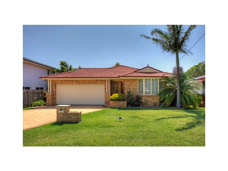 4 Papala Avenue, Bateau Bay NSW 2261