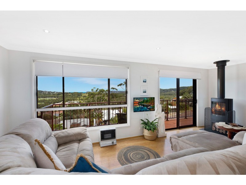 8 Valley View Road, Bateau Bay NSW 2261