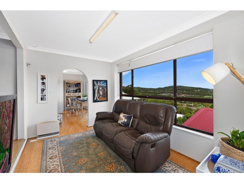 8 Valley View Road, Bateau Bay NSW 2261