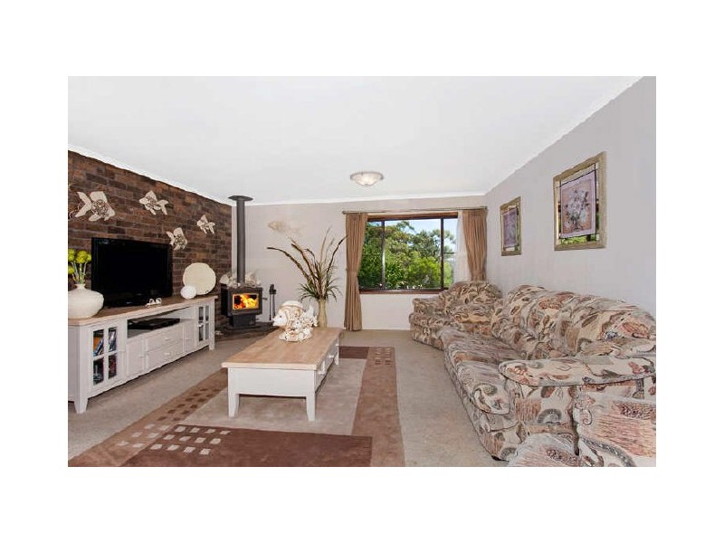 16 Barry Street, Bateau Bay NSW 2261