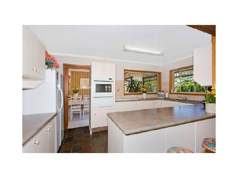 16 Barry Street, Bateau Bay NSW 2261
