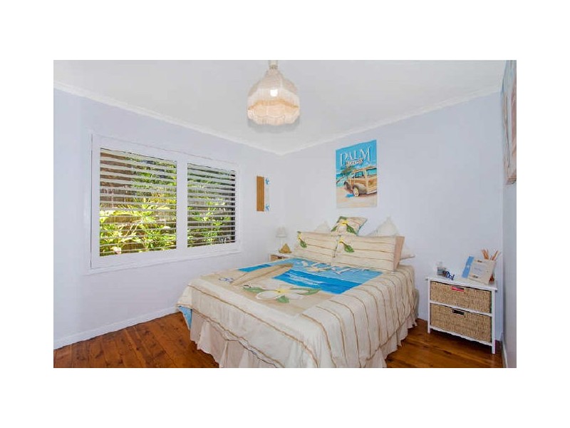 16 Barry Street, Bateau Bay NSW 2261