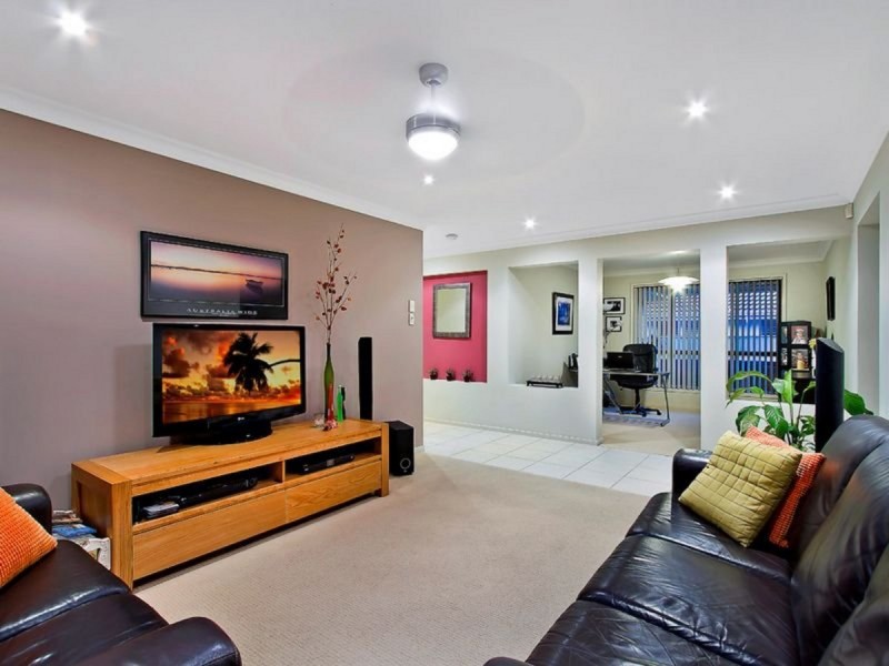 43 Bataan Circuit, Bateau Bay NSW 2261