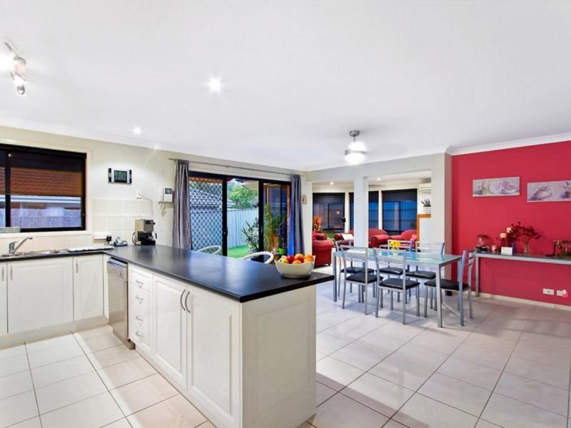 43 Bataan Circuit, Bateau Bay NSW 2261