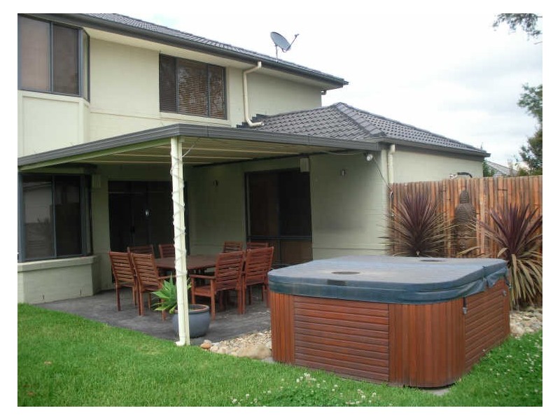 3 Passage Rd, Bateau Bay NSW 2261