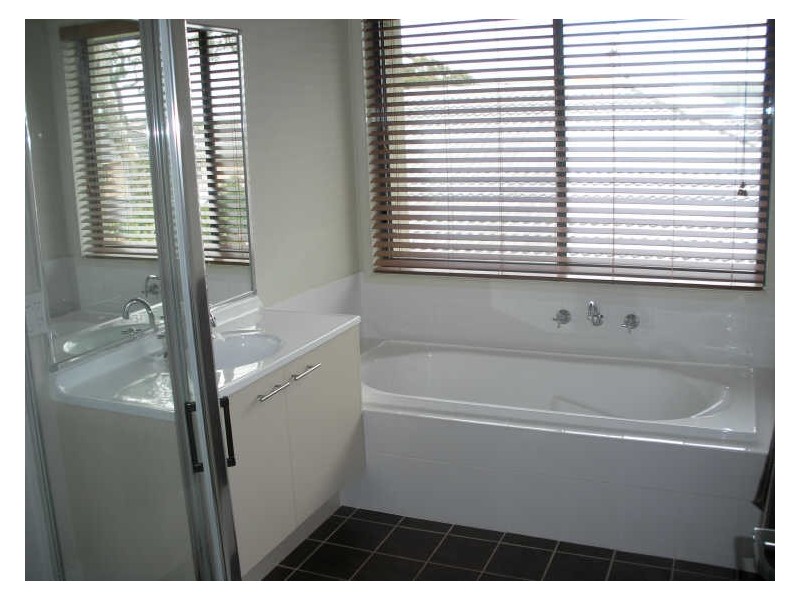3 Passage Rd, Bateau Bay NSW 2261