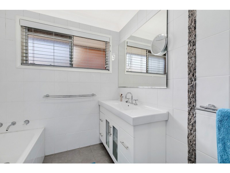 6 Promenade Avenue, Bateau Bay NSW 2261