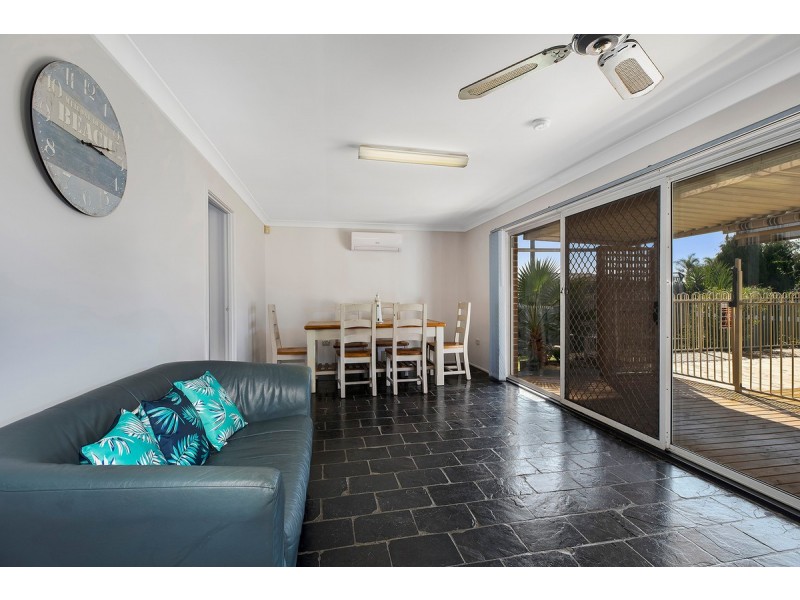 205 Cresthaven Avenue, Bateau Bay NSW 2261