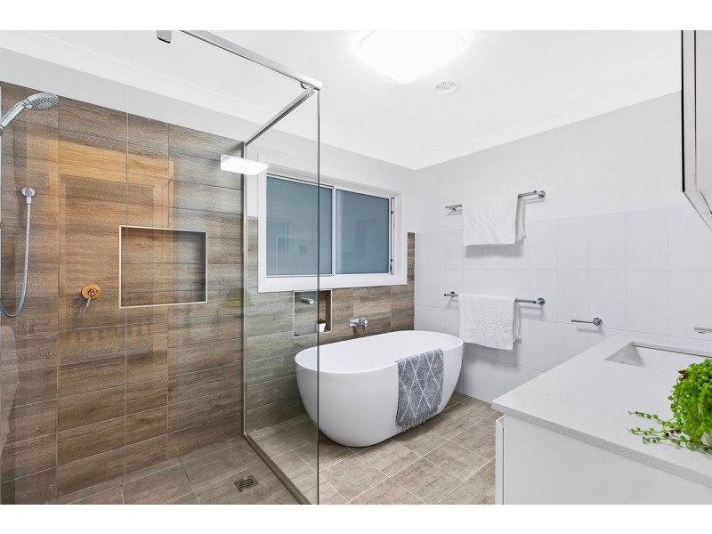 8 Berne Street, Bateau Bay NSW 2261
