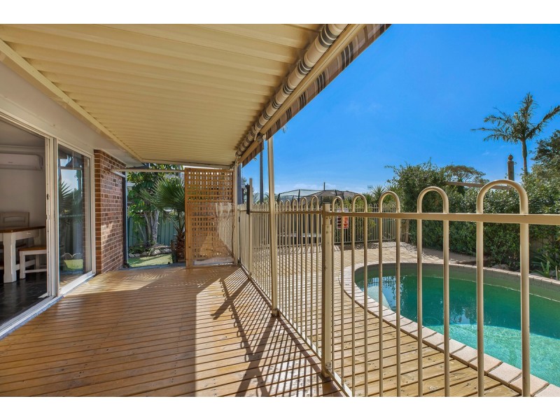 205 Cresthaven Avenue, Bateau Bay NSW 2261