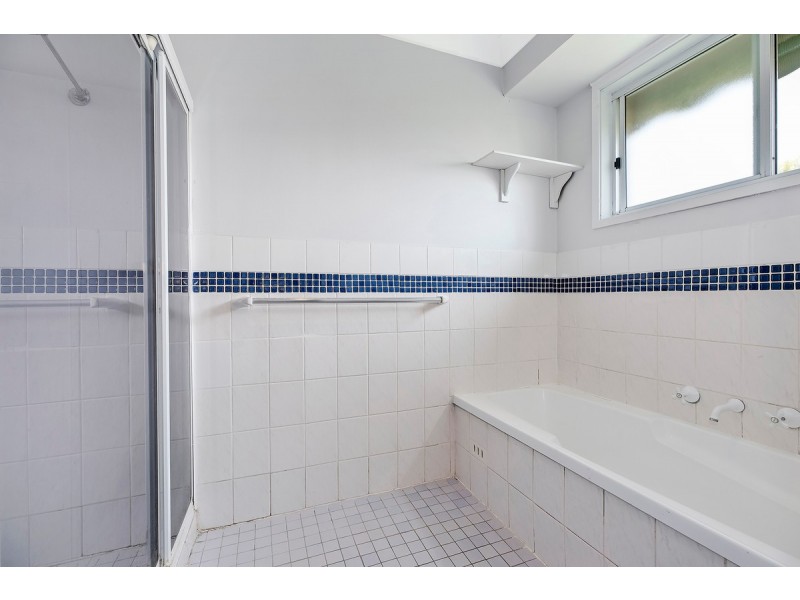 205 Cresthaven Avenue, Bateau Bay NSW 2261