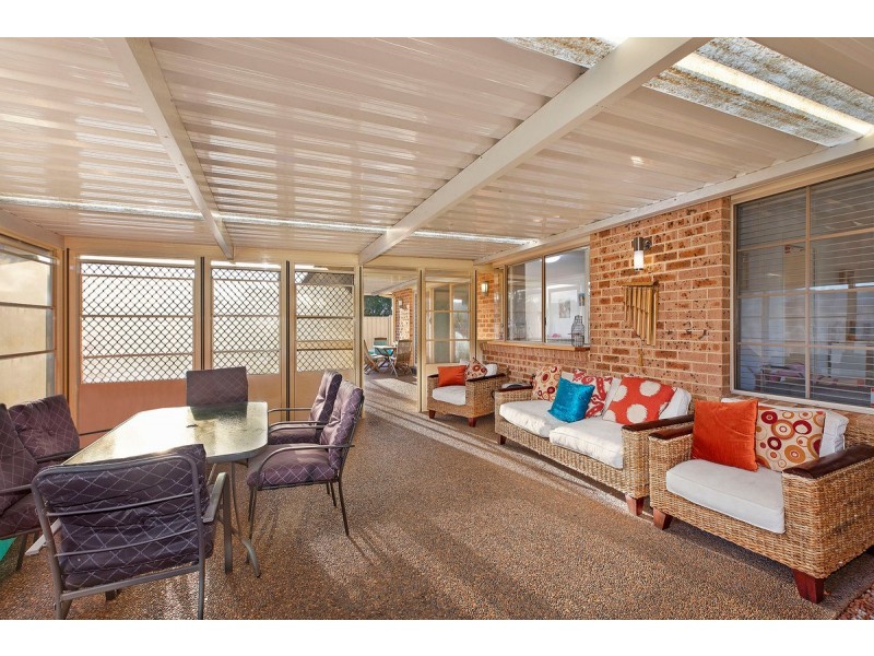 9 Peta Close, Bateau Bay NSW 2261