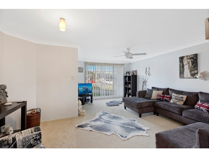 9 Peta Close, Bateau Bay NSW 2261