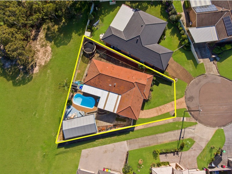 9 Peta Close, Bateau Bay NSW 2261