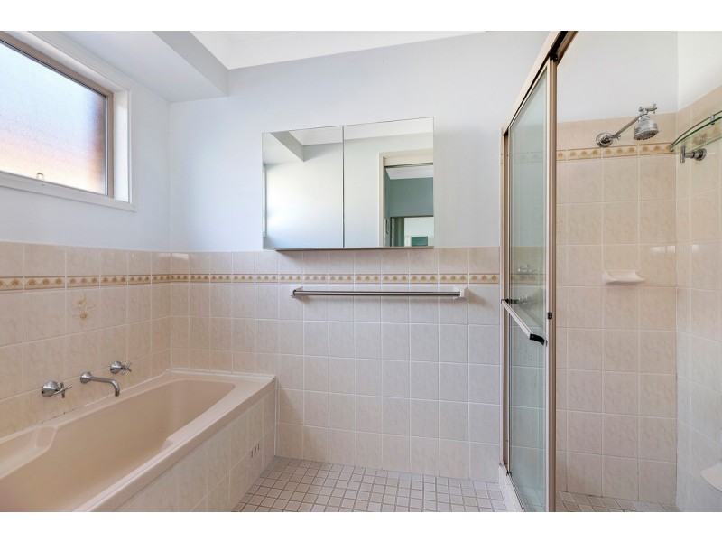 9 Peta Close, Bateau Bay NSW 2261