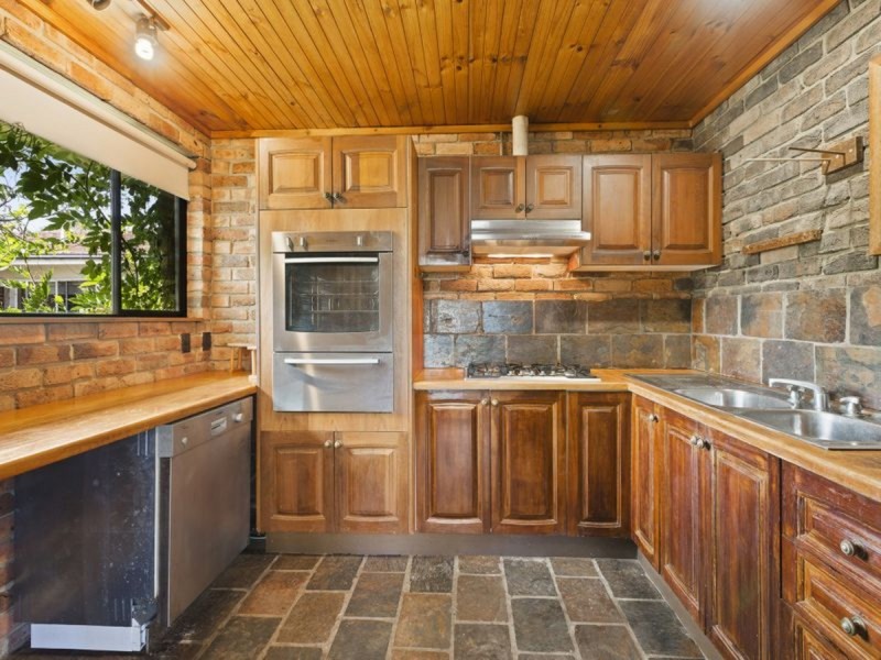 18 Lavinia Street, Forresters Beach NSW 2260