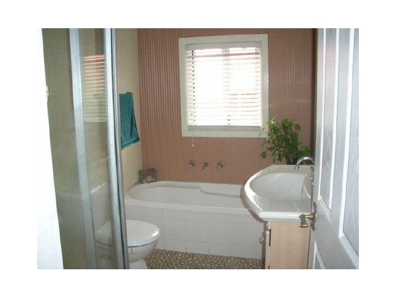 193 Bateau Bay Road, Bateau Bay NSW 2261