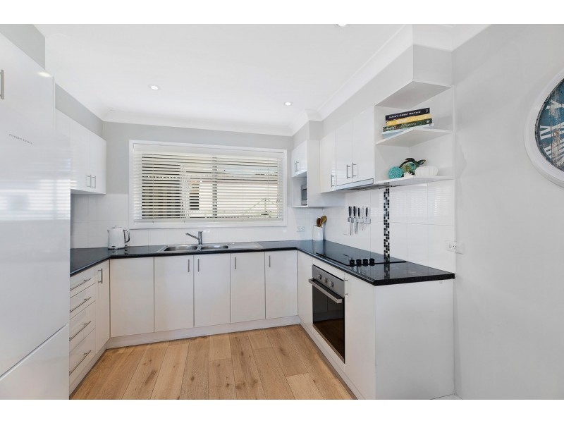 2/1 Papala Avenue, Bateau Bay NSW 2261