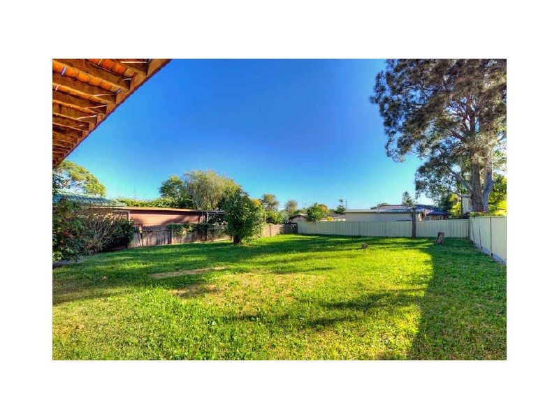 17 Hillcrest Avenue, Bateau Bay NSW 2261