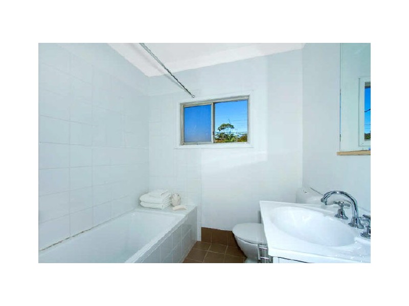 17 Hillcrest Avenue, Bateau Bay NSW 2261