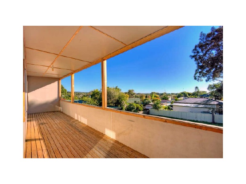 17 Hillcrest Avenue, Bateau Bay NSW 2261