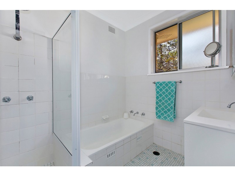 13 Reserve Drive, Bateau Bay NSW 2261