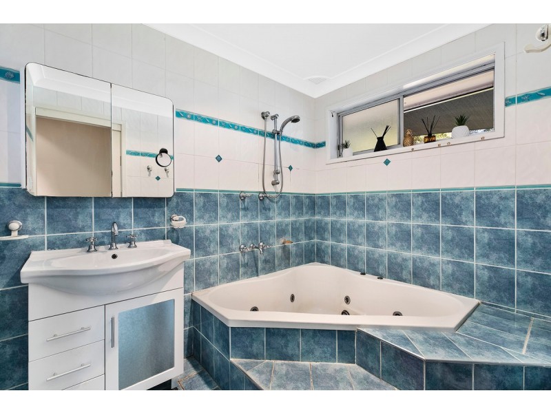 13 Margherita Avenue, Bateau Bay NSW 2261