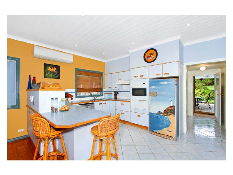 13 Toongara Avenue, Bateau Bay NSW 2261