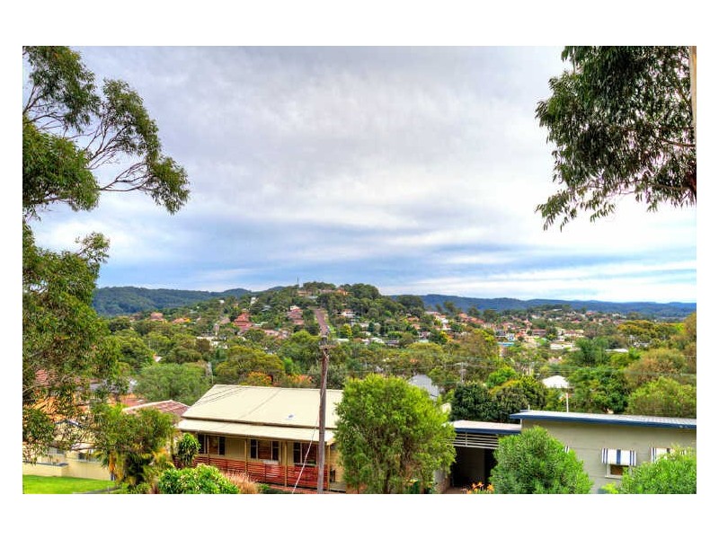 13 Toongara Avenue, Bateau Bay NSW 2261