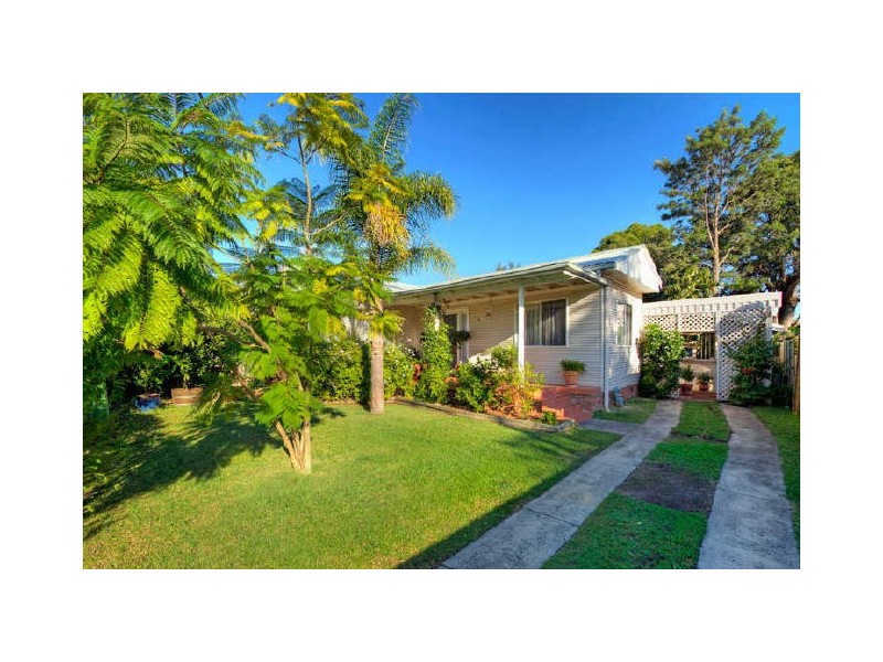 16 Gregory Street, Berkeley Vale NSW 2261