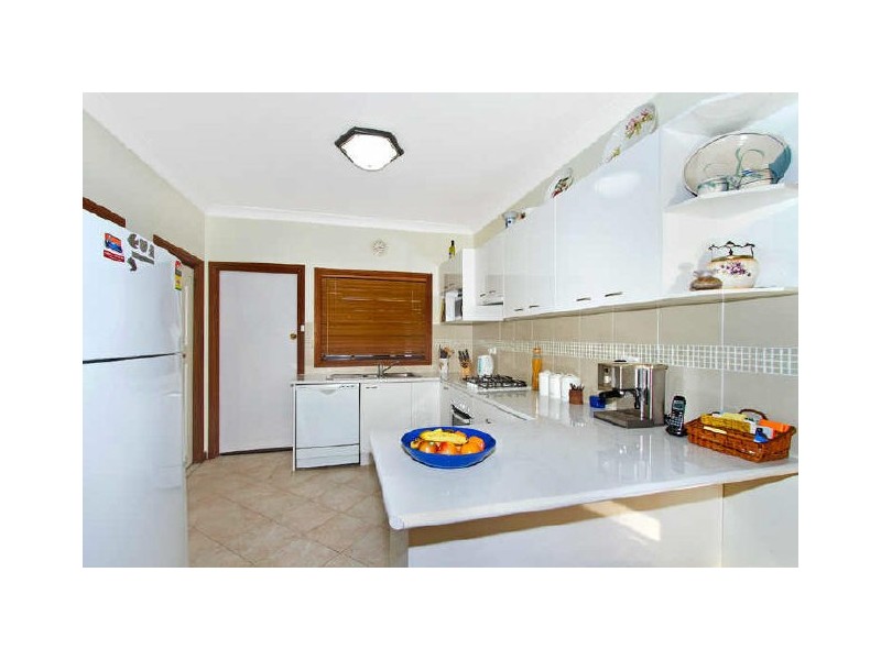 16 Gregory Street, Berkeley Vale NSW 2261