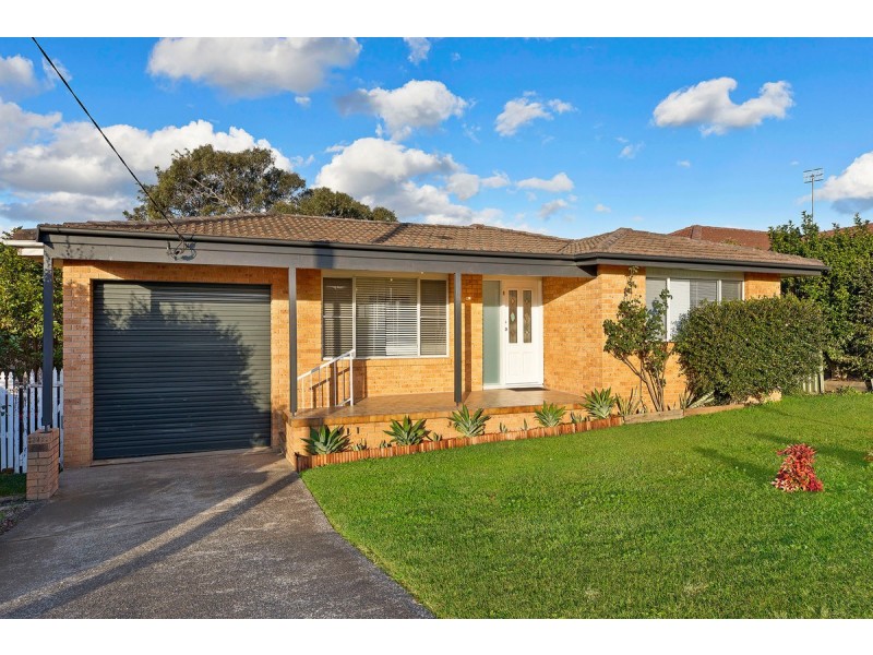 8 Promenade Avenue, Bateau Bay NSW 2261