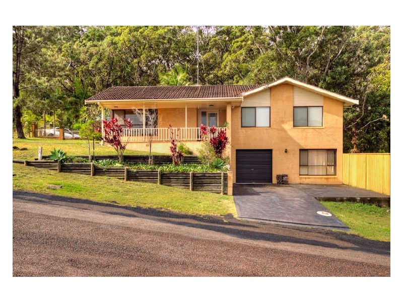 39 Keats Avenue, Bateau Bay NSW 2261