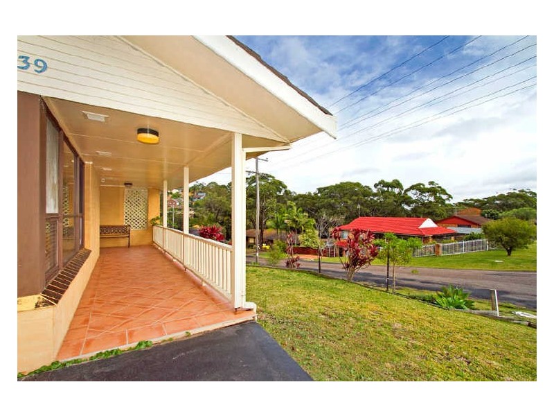 39 Keats Avenue, Bateau Bay NSW 2261