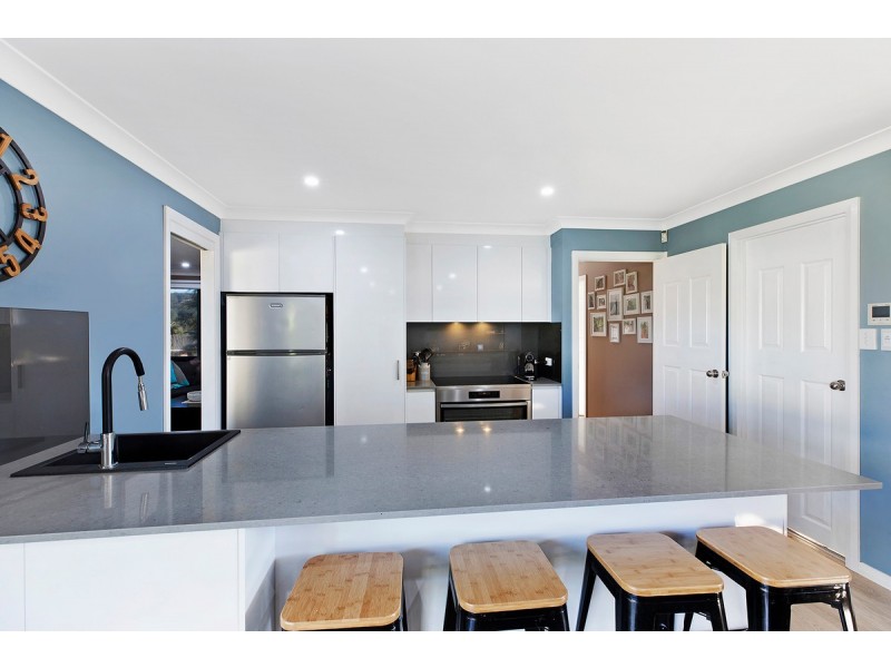 8 Scarborough Place, Bateau Bay NSW 2261