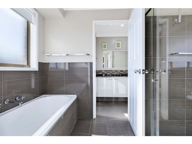 8 Scarborough Place, Bateau Bay NSW 2261