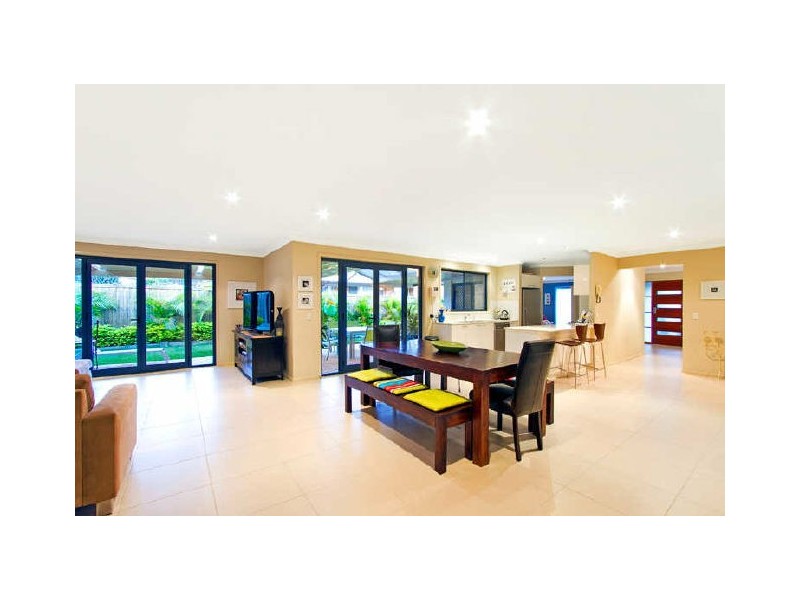 51 Bataan Cct, Bateau Bay NSW 2261