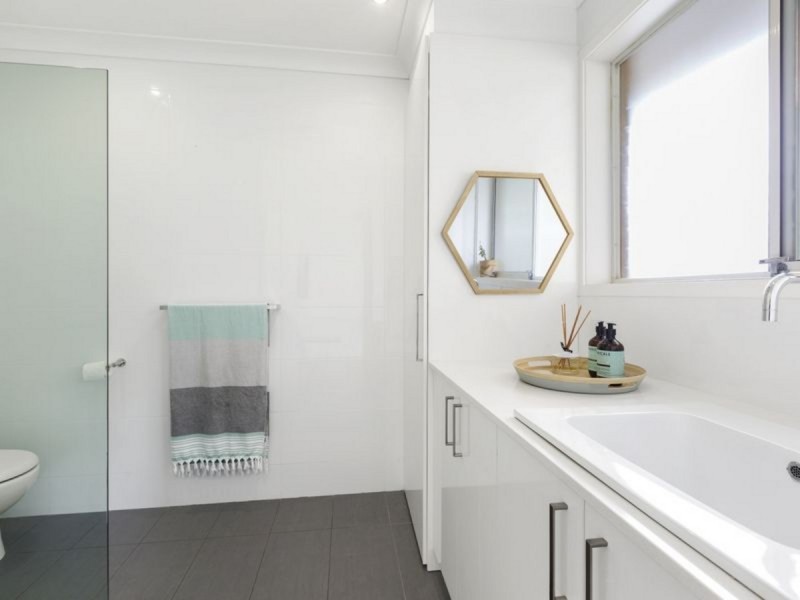 30 Curzon Avenue, Bateau Bay NSW 2261