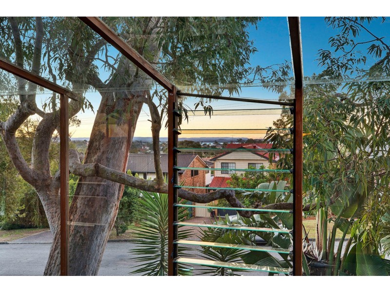 34 Curzon Avenue, Bateau Bay NSW 2261