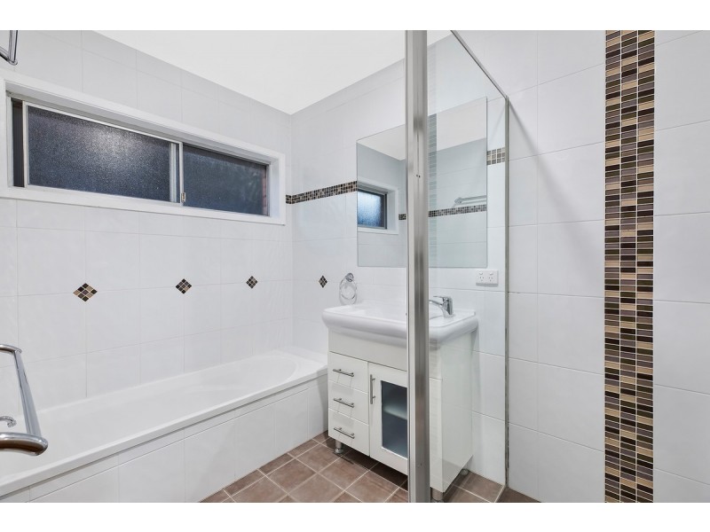 34 Curzon Avenue, Bateau Bay NSW 2261