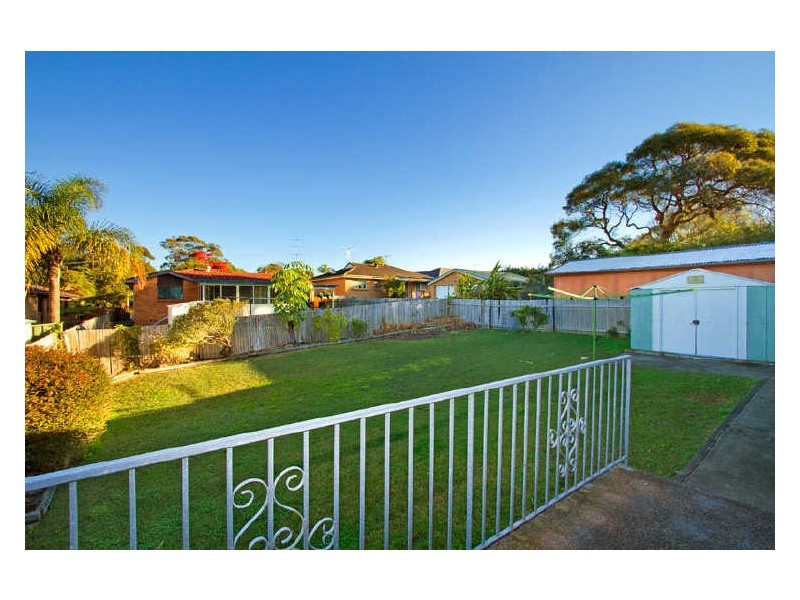 8 Anglers Dr, Bateau Bay NSW 2261