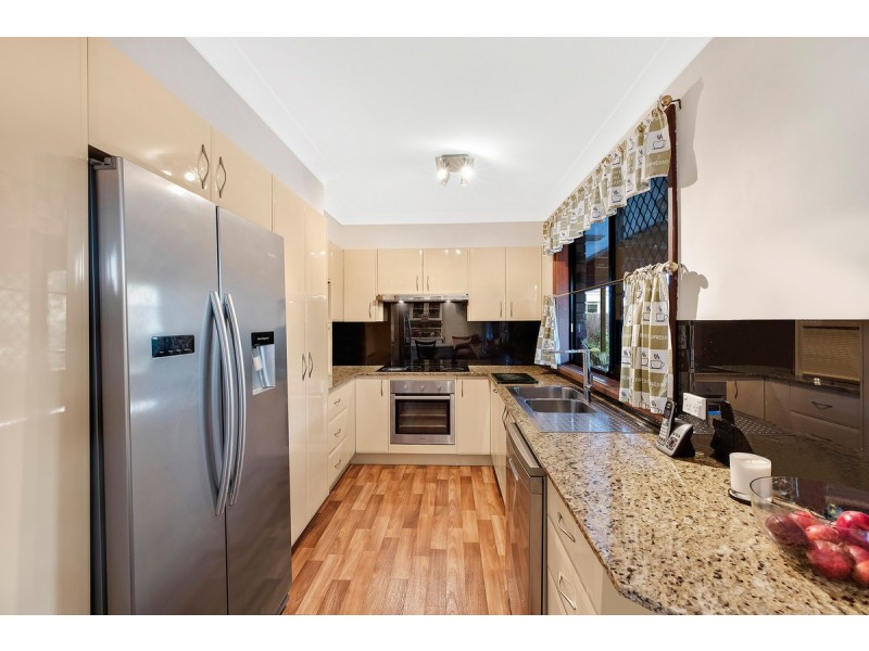 8 Zora Place, Bateau Bay NSW 2261