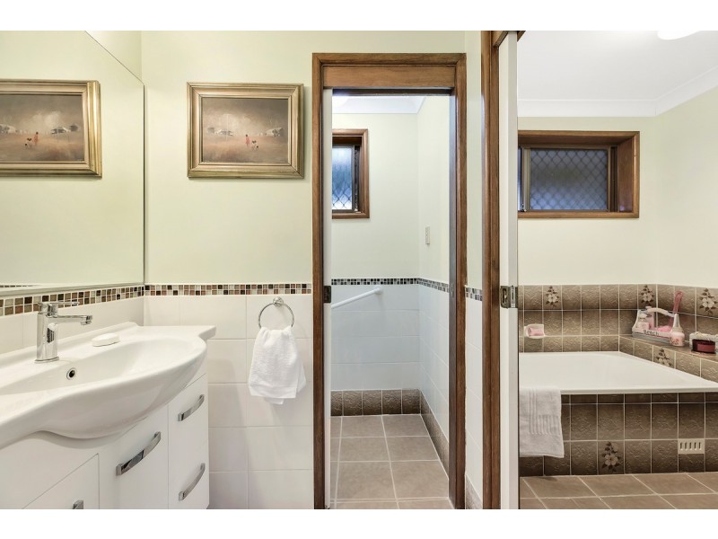 8 Zora Place, Bateau Bay NSW 2261