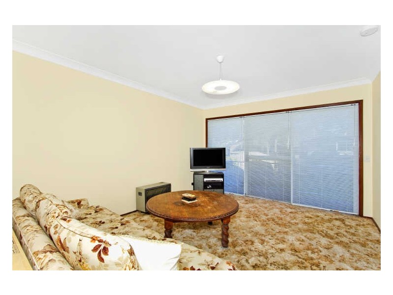 8 Anglers Dr, Bateau Bay NSW 2261
