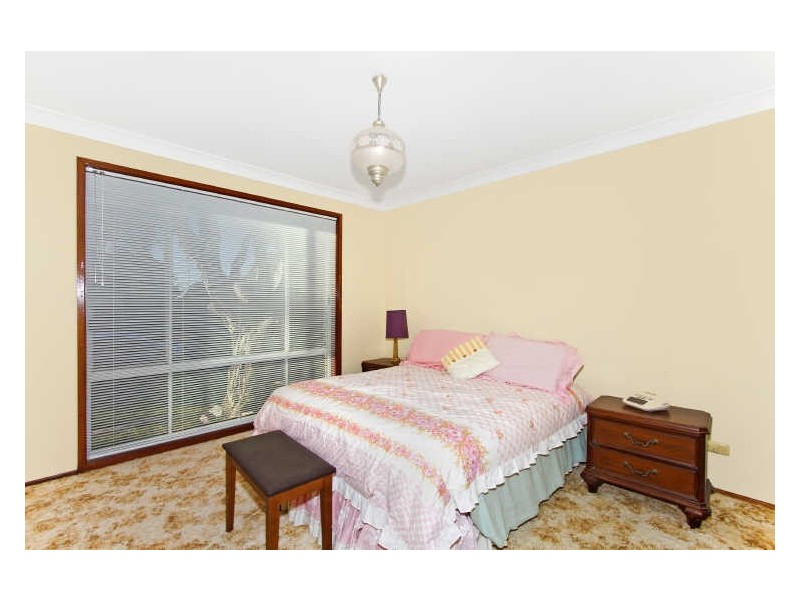 8 Anglers Dr, Bateau Bay NSW 2261