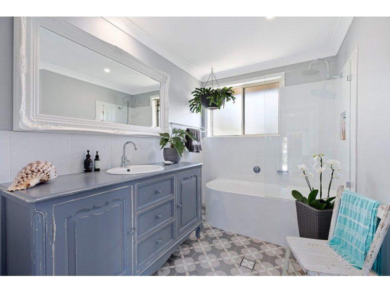 46 Promenade Avenue, Bateau Bay NSW 2261