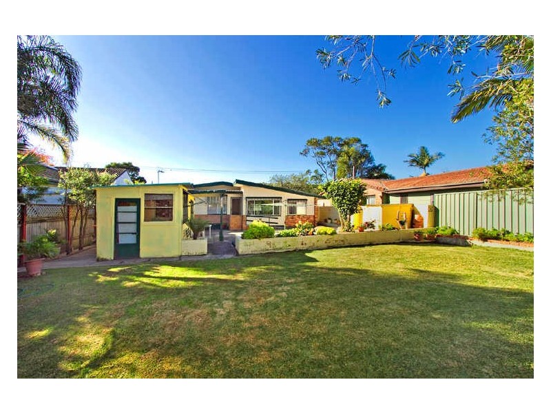 15 Papala Avenue, Bateau Bay NSW 2261